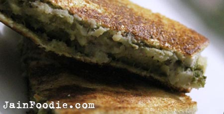 Jain Kela Bhaji Toast Sandwich